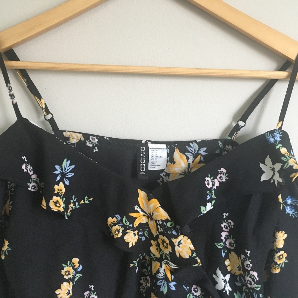 BUNDLE ME✨COLD SHOULDER RUFFLE TOP - Picture 4 of 9